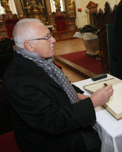 Prezident republiky V�clav Klaus nav�t�vil kostel V�ech svat�ch